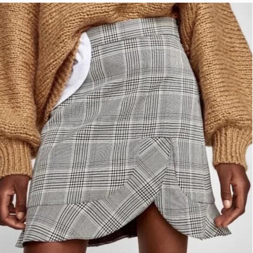 Zara Plaid Check Mini Ruffle Skirt Black White